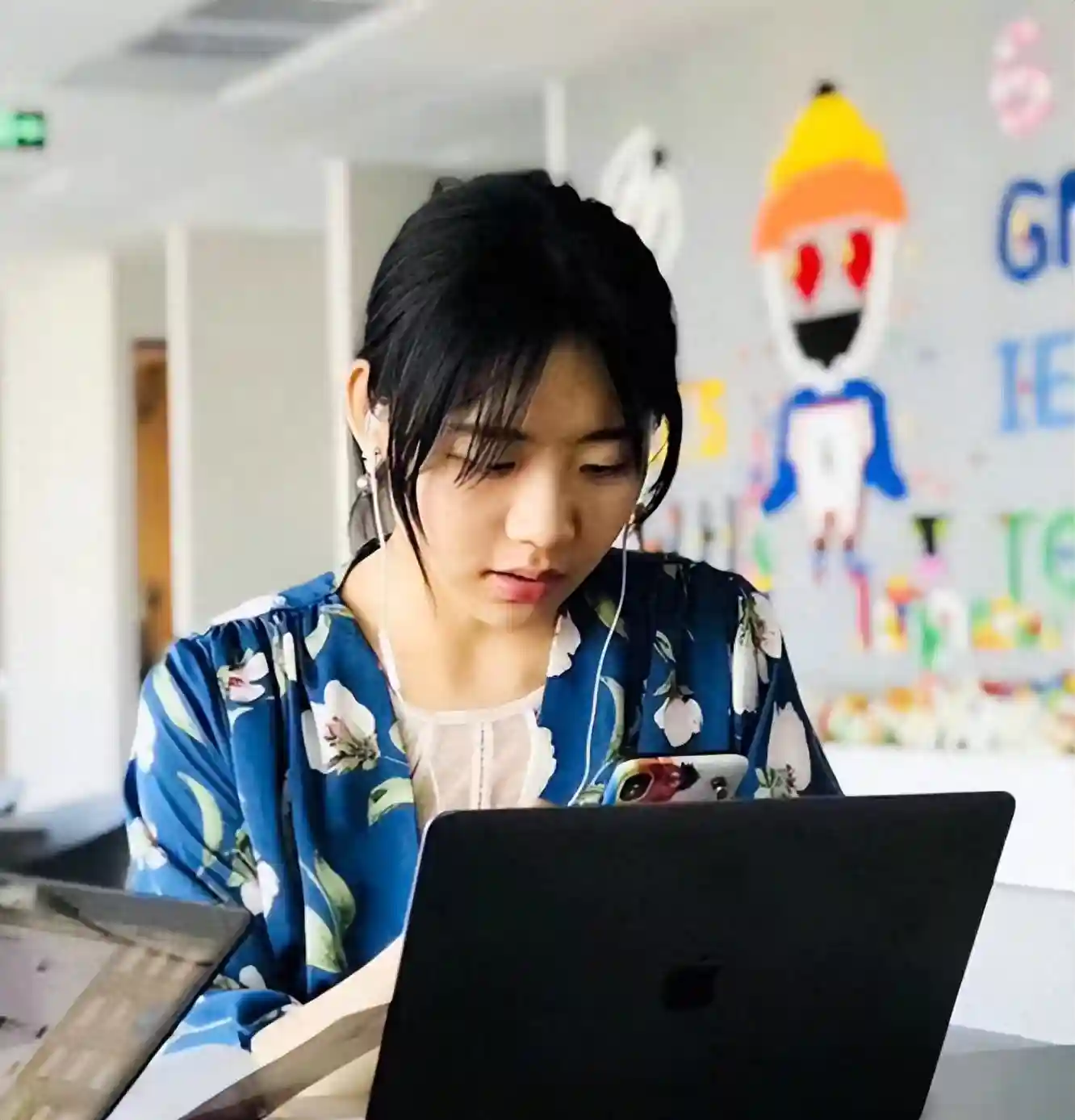 地铁女职工自学英语，专升本后坚持留学，如今实现“逆袭人生”