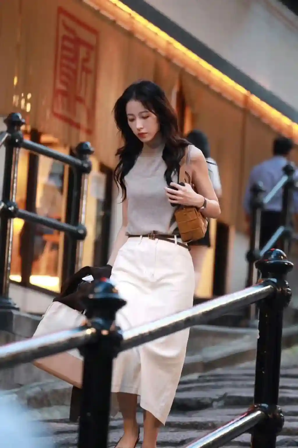 一张照片美上热搜，港风职业装再过20年还是很能打